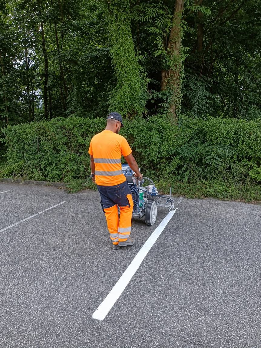 Traçage d'une place de stationnement à la machine